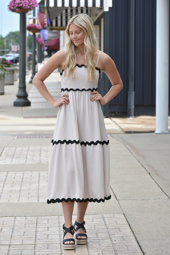 Ric-rac trim scalloped midi dress beige/black