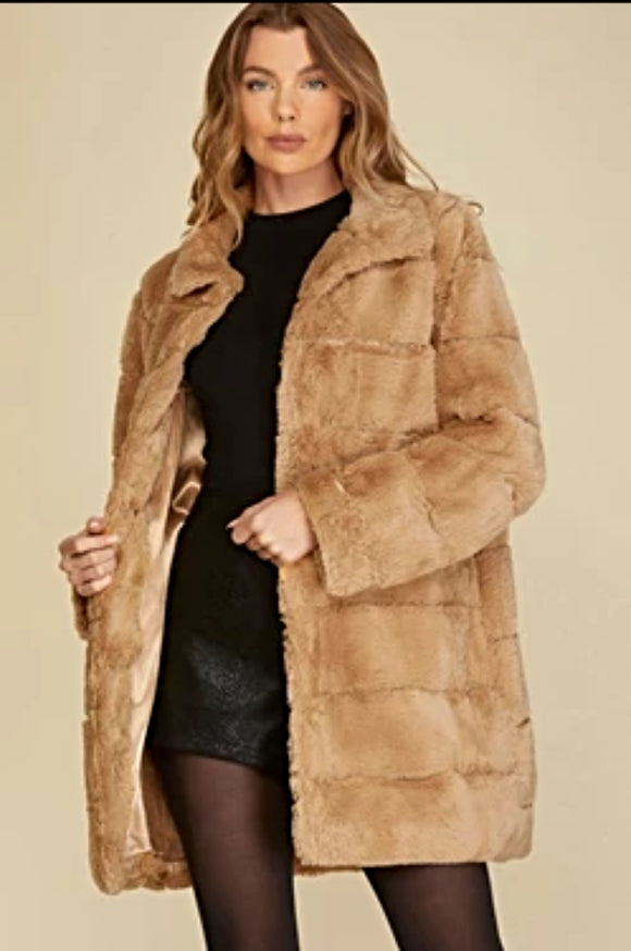 Faux fur coat (camel)